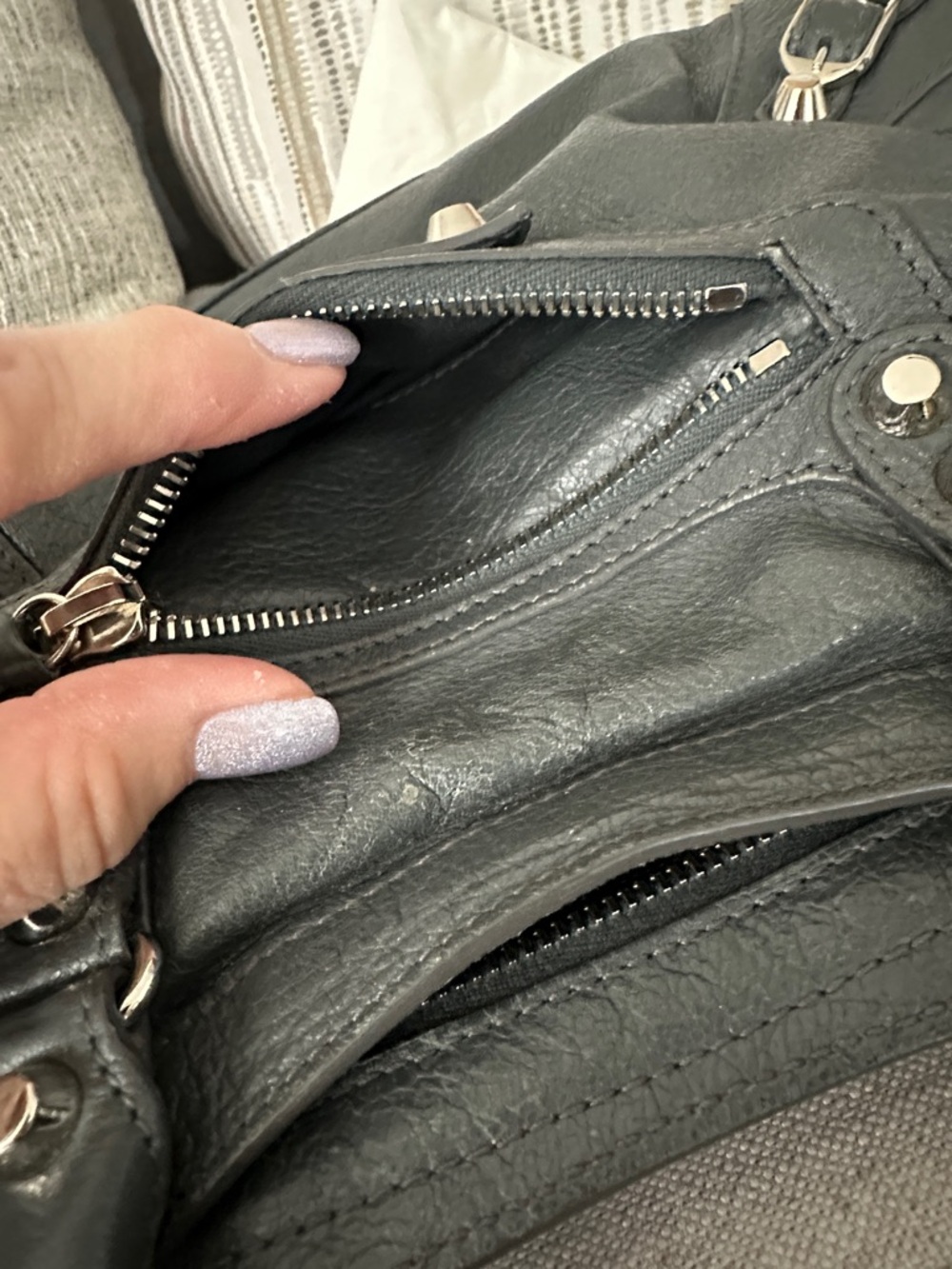 Balenciaga City Bag (small) in volcanic rock. - Picture 7 of 11